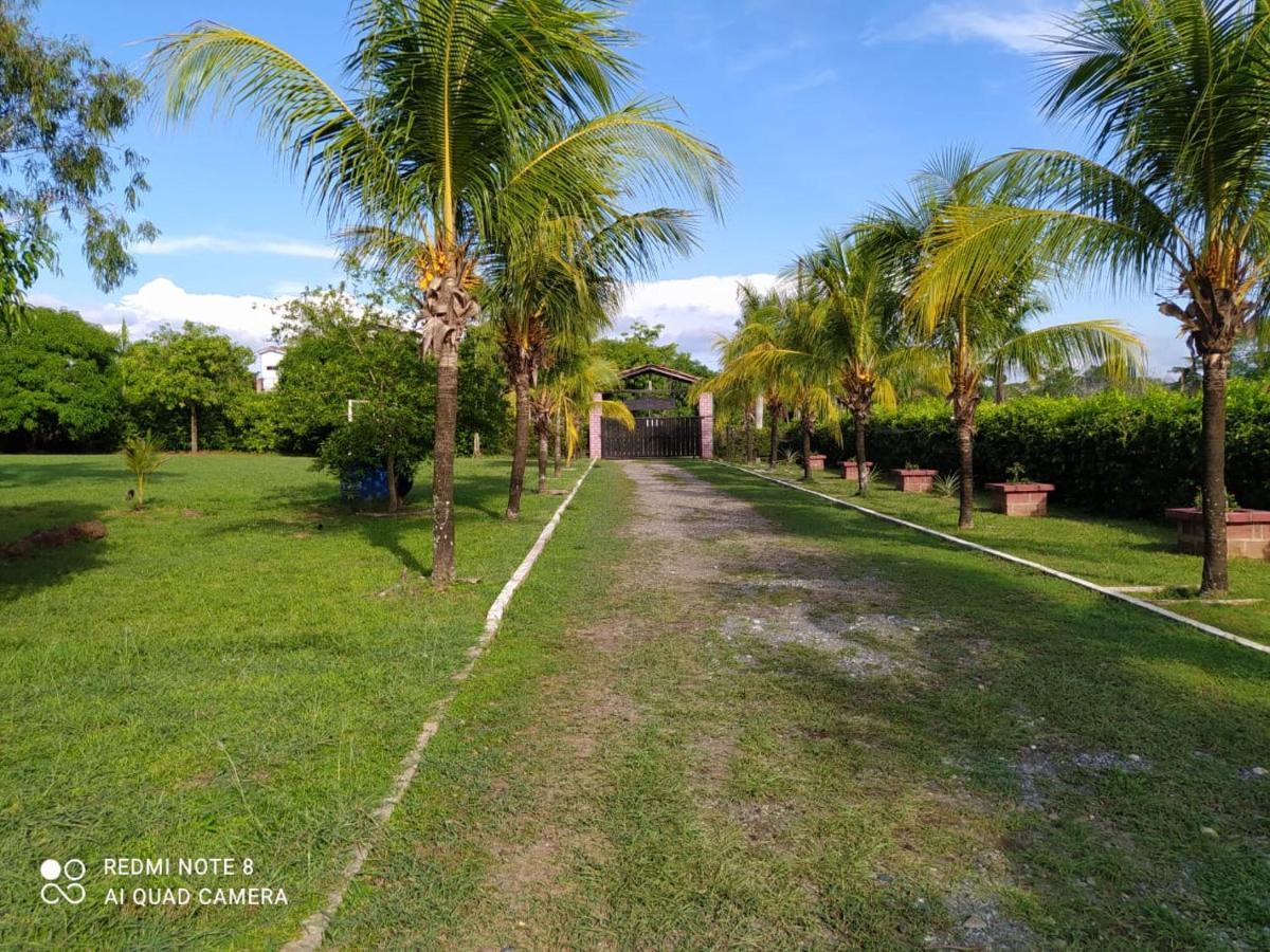 Casa Campo Emaus Caucasia Exterior photo